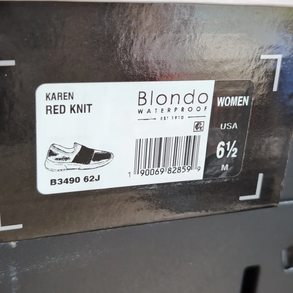 Blondo Women's Waterproof Karen Red Knit - Picture 8 of 8